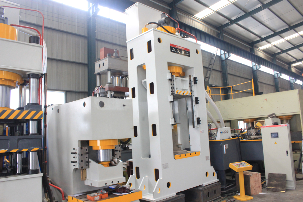 400 tons hot forging frame hydraulic press   Red punch die forging press