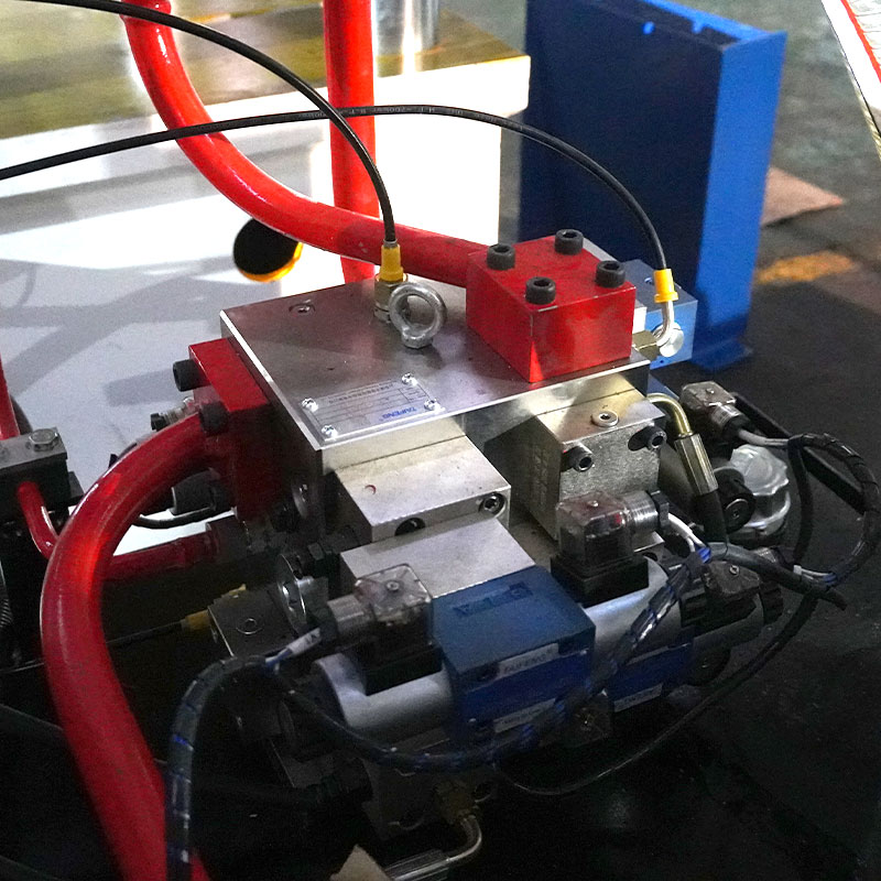 200-ton servo-hydraulic press Composite Molding