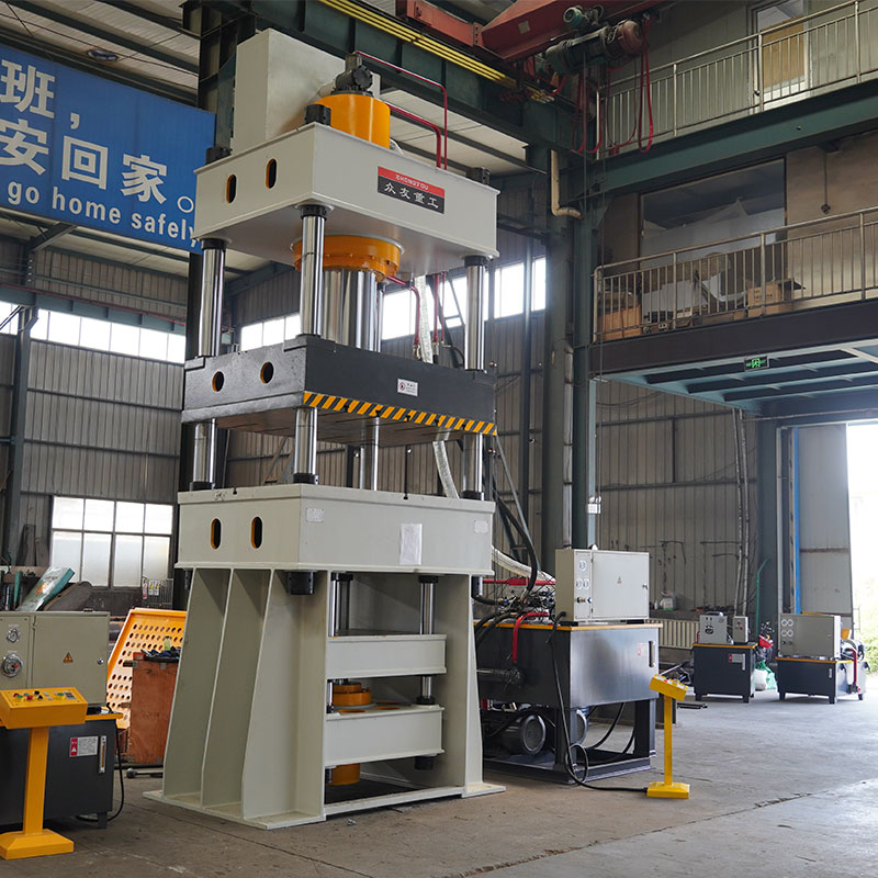 Deep drawing press for pressure vessel head